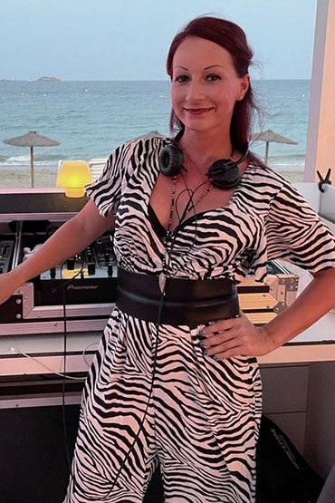 https://www.riva-elegance.com/wp-content/uploads/2024/03/ibiza_preview-370x555.jpg